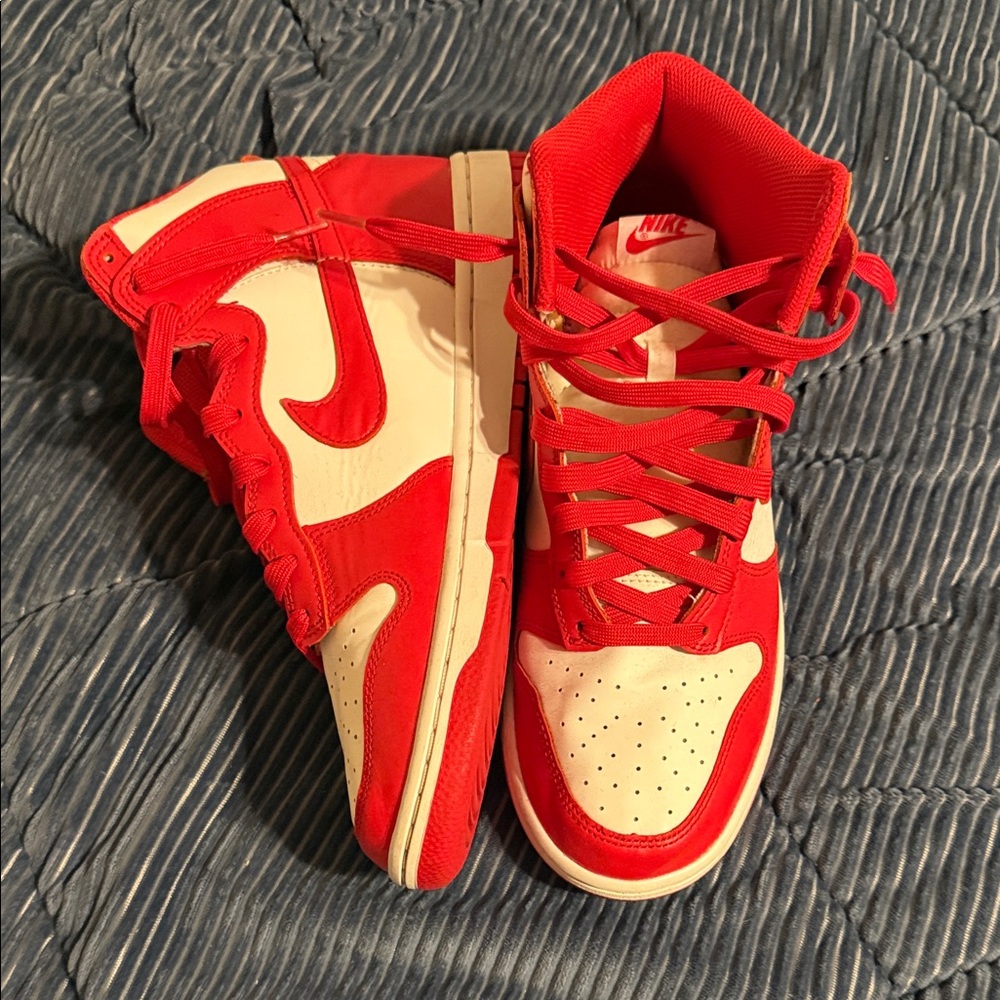 Nike dunks Red and white High-Top Sneakers